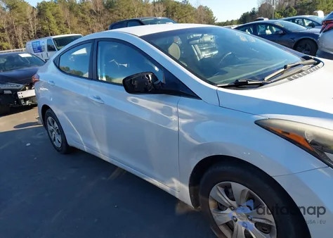 2016 Hyundai Elantra Se z USA, uszkodzony, nr VIN 5NPDH4AE7GH743439